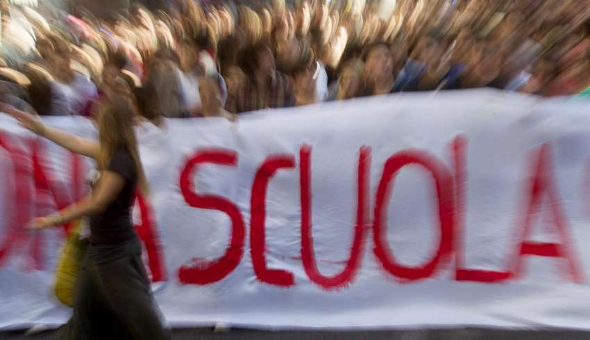 Scuola: migliaia di studenti in piazza per protestare contro il governo Salvini-Di Maio